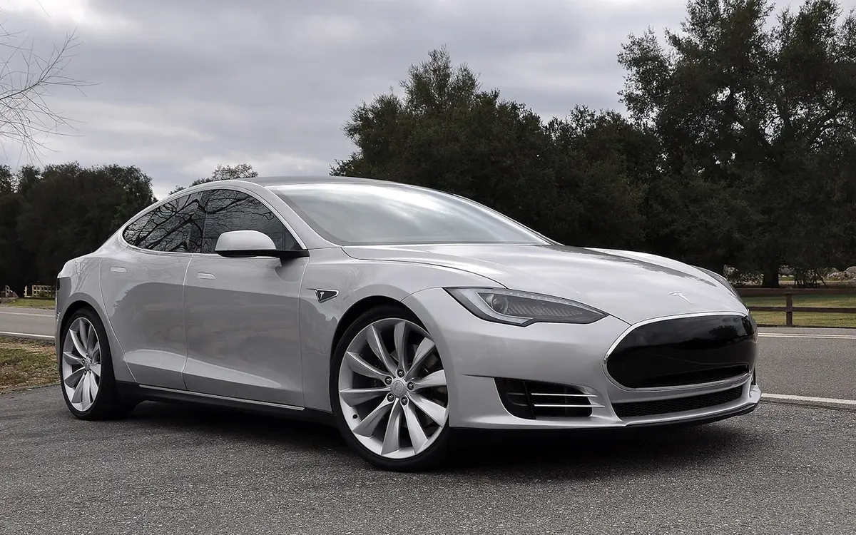 Si tu sais pirater une Tesla Model S, tu gagneras 10 000$