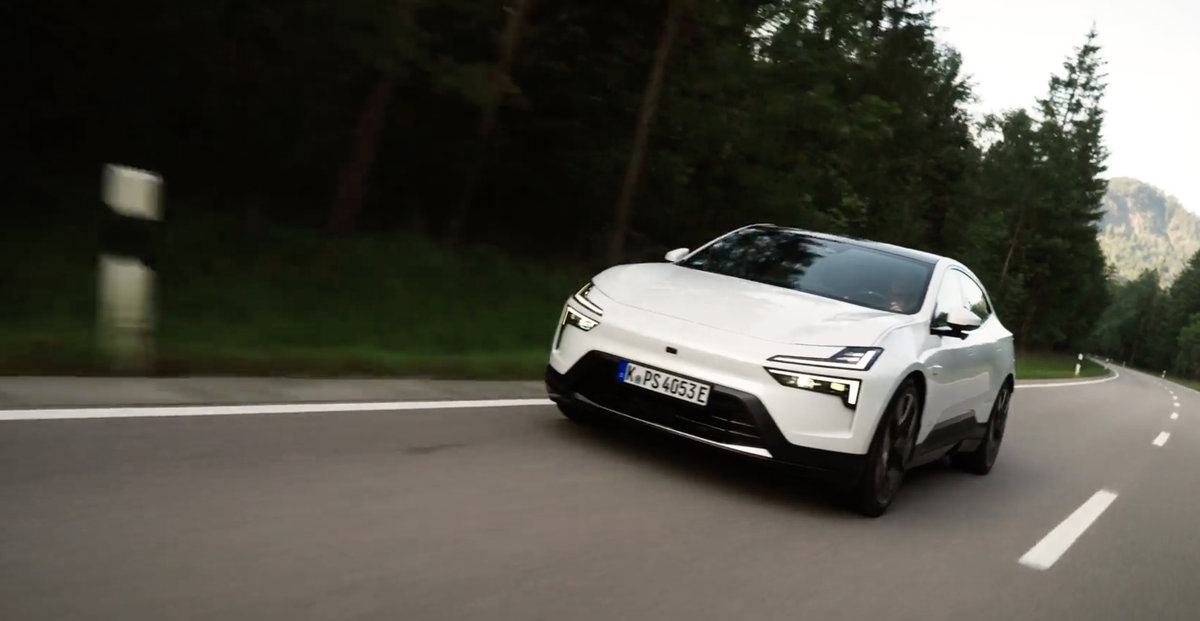 Essai Polestar 4 : on a enfin pris le volant de cette voiture sans lunette arrière ! VLOG