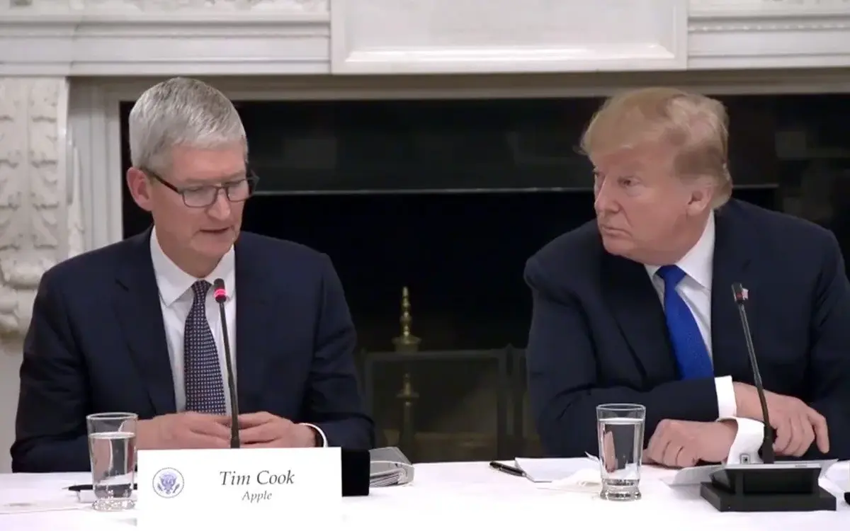 Apple Tim Cook Donald Trump