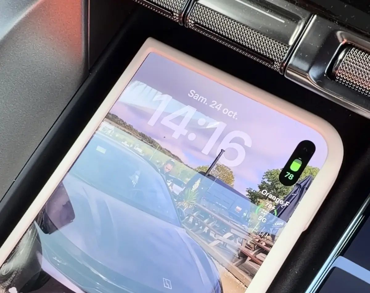 iPhone Duo et chargeur de voiture&nbsp;: &ccedil;a coince&nbsp;? Premier test en Tesla, Zeekr...