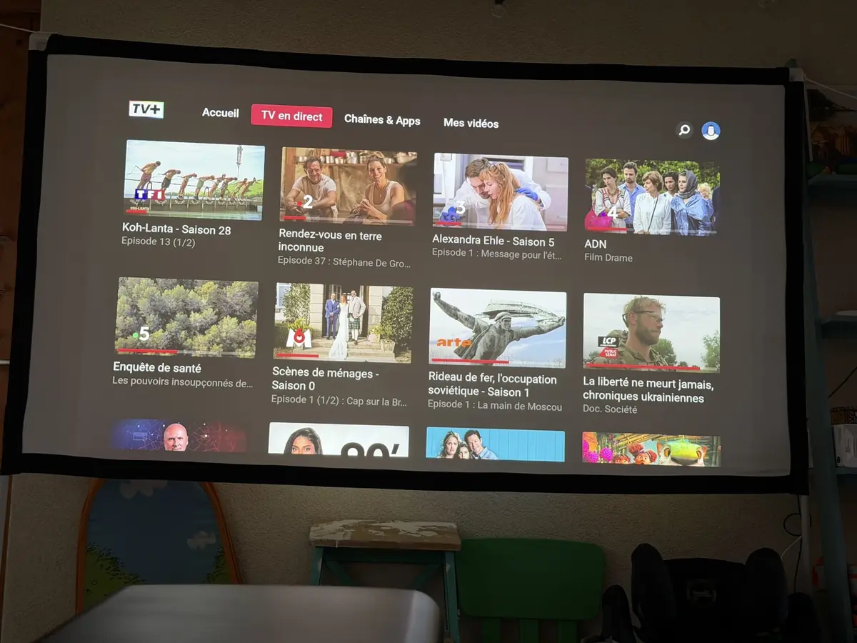 Test du Dangbei DBOX02 Pro&nbsp;: le vid&eacute;oprojecteur 4K qui veut remplacer votre t&eacute;l&eacute;