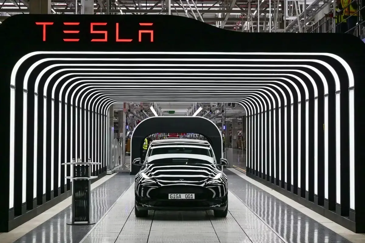 Tesla double la capacit&eacute; batterie de son usine allemande