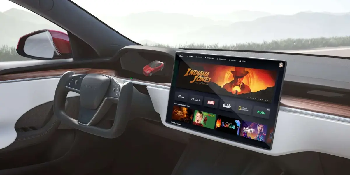 Tesla supprime (presque) l'app Disney+ sous fond de rivalité Musk/Iger