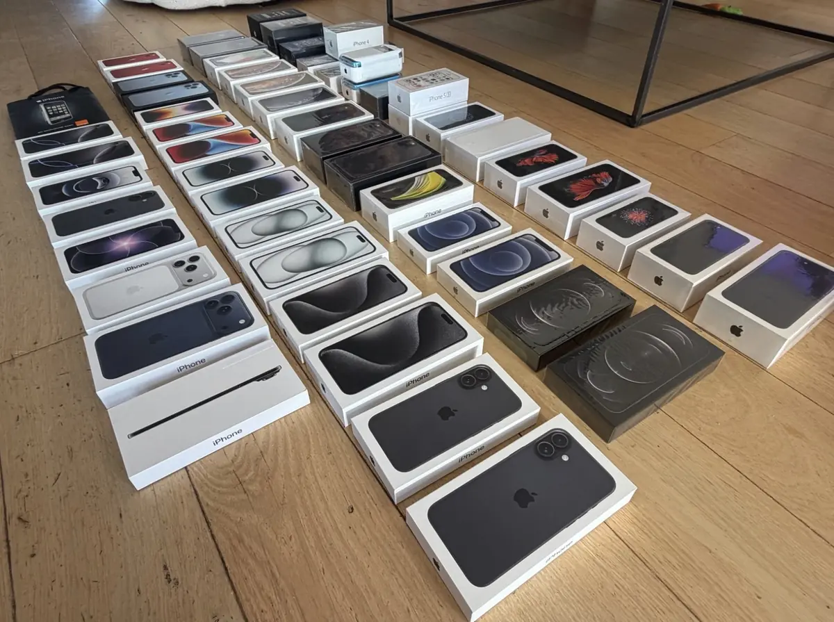 56 iPhone neufs aux ench&egrave;res pour 80 000 euros, &ccedil;a vous dit&nbsp;?