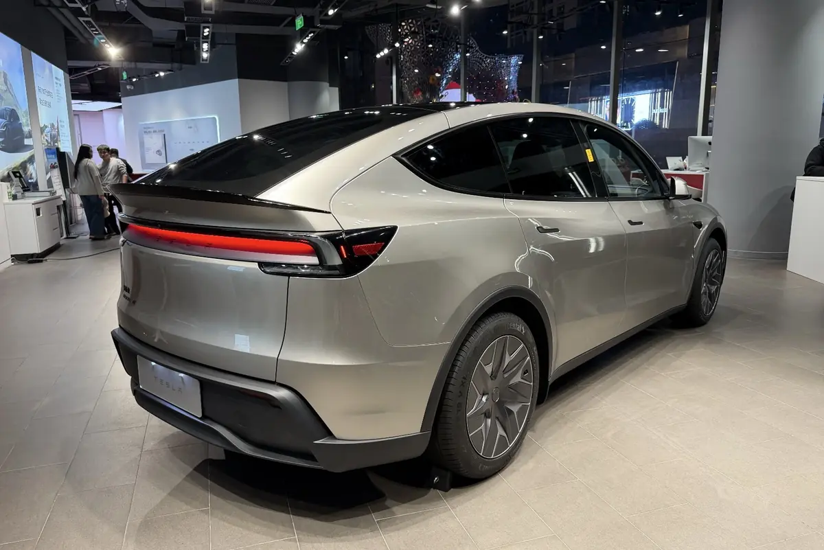 J&rsquo;ai enfin vu le Tesla Model Y L 6 places, parfait pour les familles&nbsp;? (vid&eacute;o)