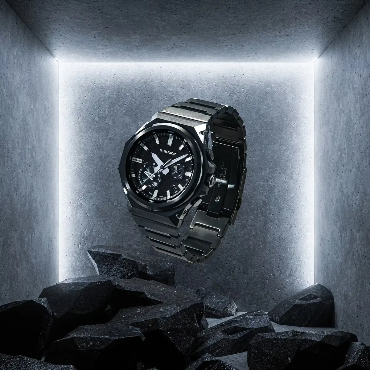 Casio affine sa G-Steel connect&eacute;e et la passe au tout noir