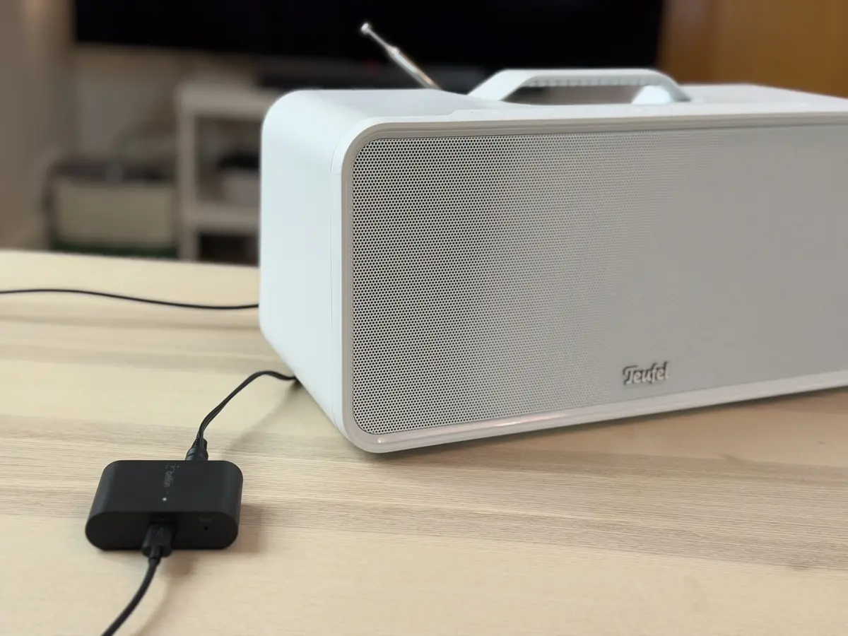 L'appareil simplement connect&eacute; &agrave; la Teufel Boomster 4 en mini jack