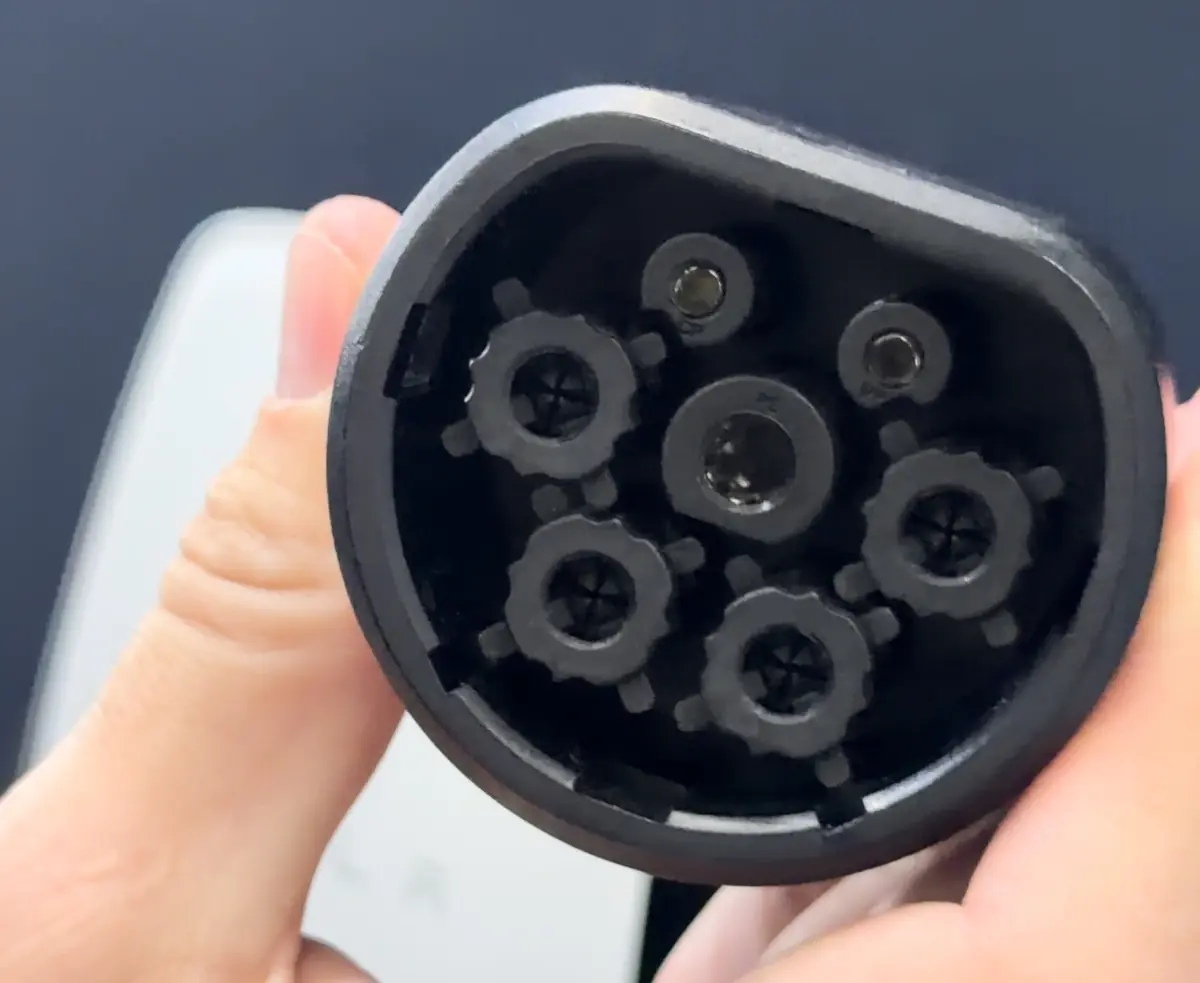 Tesla Wall Connector v4 : enfin homologué pour la France, MiD et (peut-être) V2H/V2G !