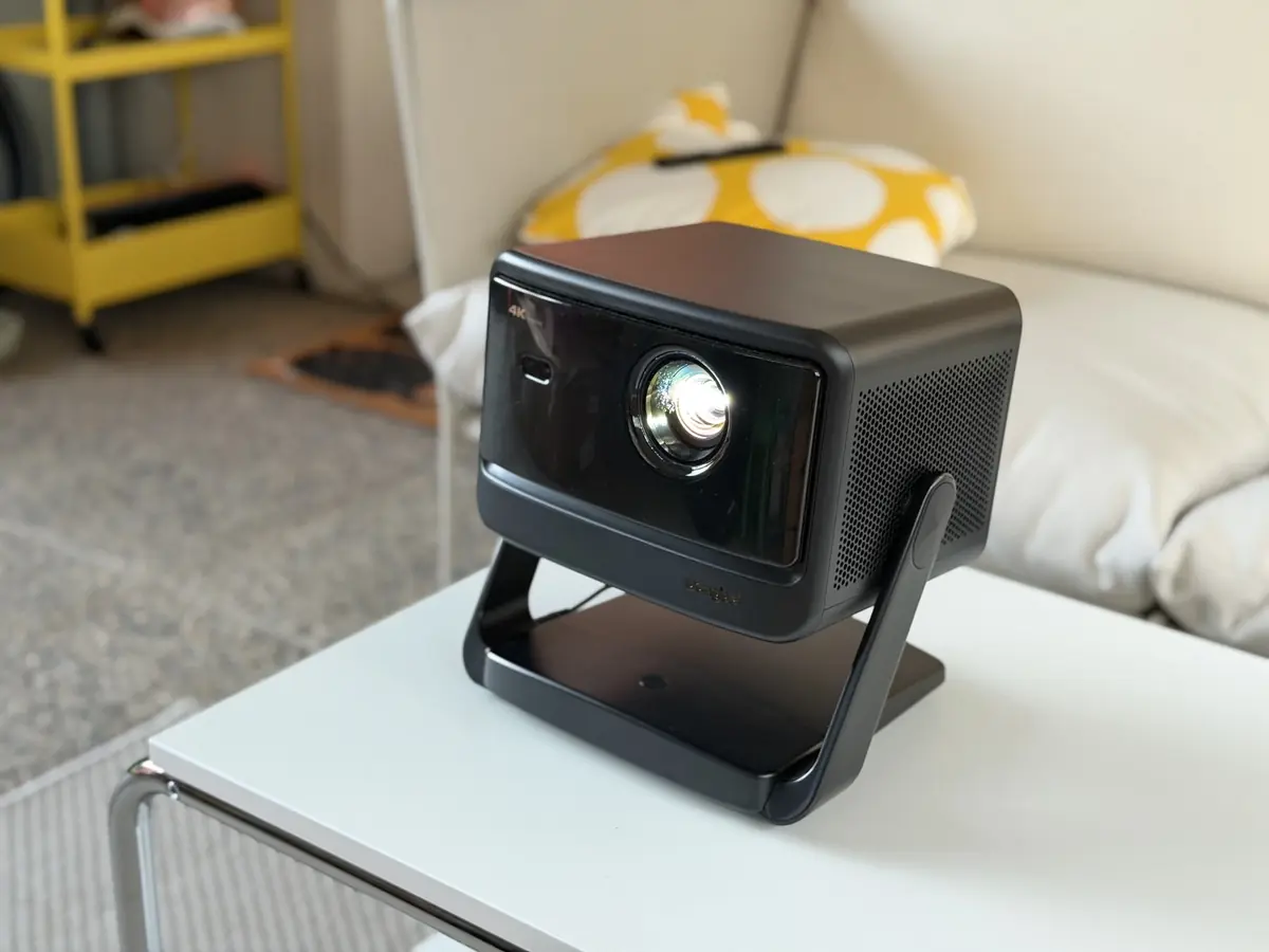 Test du Dangbei DBOX02 Pro&nbsp;: le vid&eacute;oprojecteur 4K qui veut remplacer votre t&eacute;l&eacute;