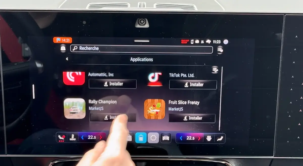 Mercedes a mis un iPad et Face ID dans son CLA&nbsp;! (Test des &eacute;crans Mercedes 2026)