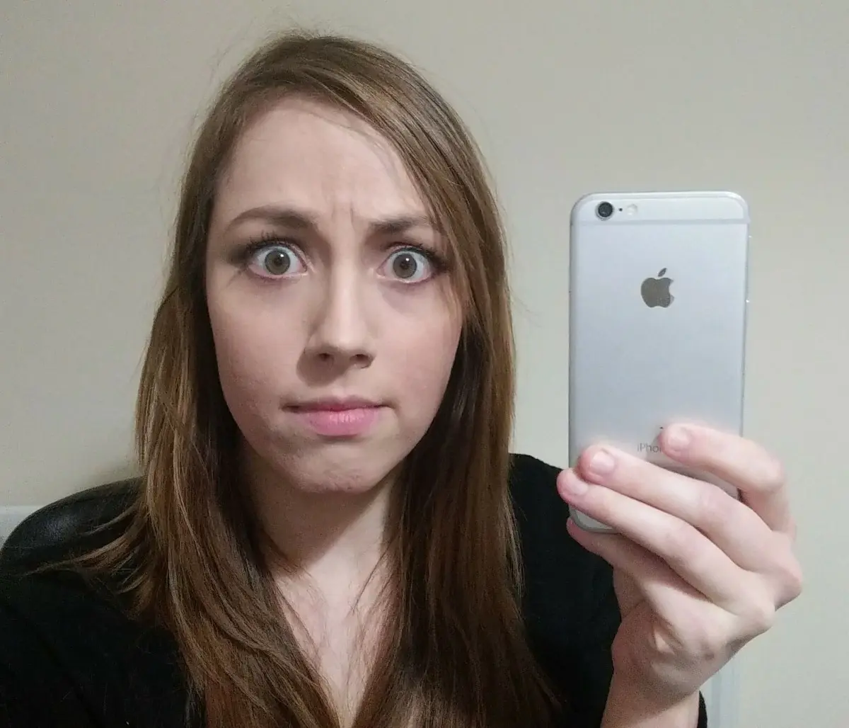 Insolite : la réaction d'une journaliste fan d'Android lorsqu'Apple lui prête un iPhone 6