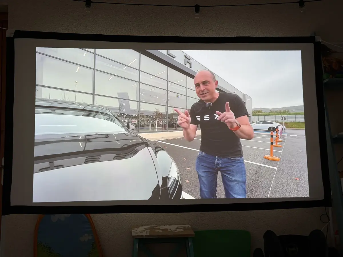 Test du Dangbei DBOX02 Pro&nbsp;: le vid&eacute;oprojecteur 4K qui veut remplacer votre t&eacute;l&eacute;