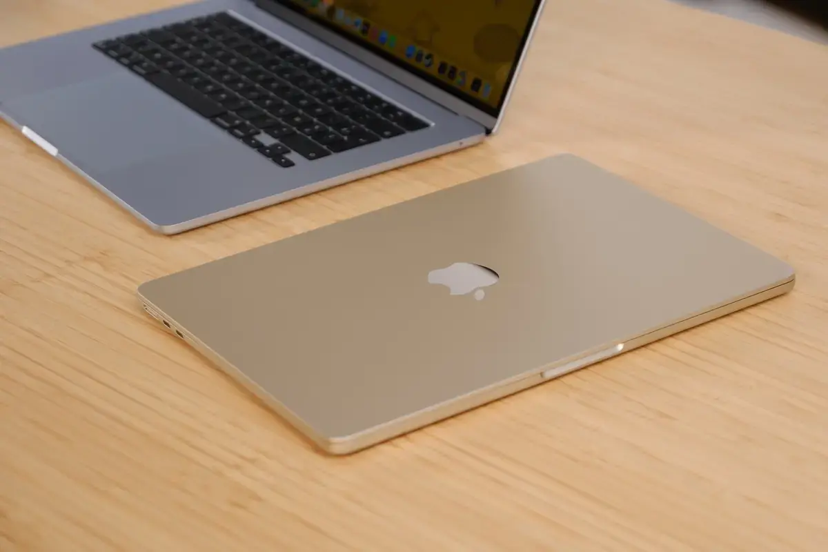 Apple pr&eacute;parerait deux MacBook pas chers pour 2026, avec puce A15 ou A18 Pro
