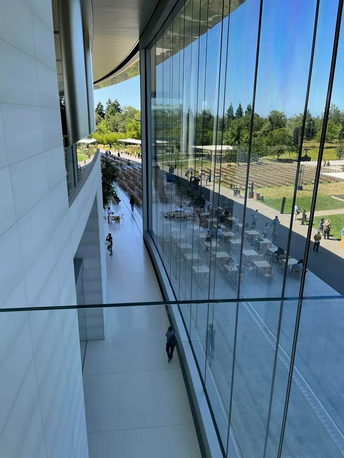 Quelques photos et vidéos exclusives d'Apple Park durant la WWDC 2022