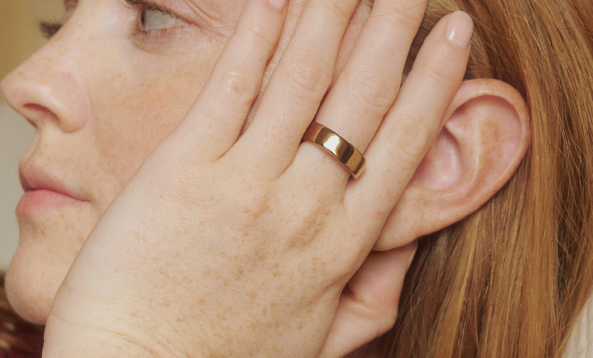 Oura ring 5&nbsp;: cette bague IA peut-elle remplacer l'Apple Watch&nbsp;?