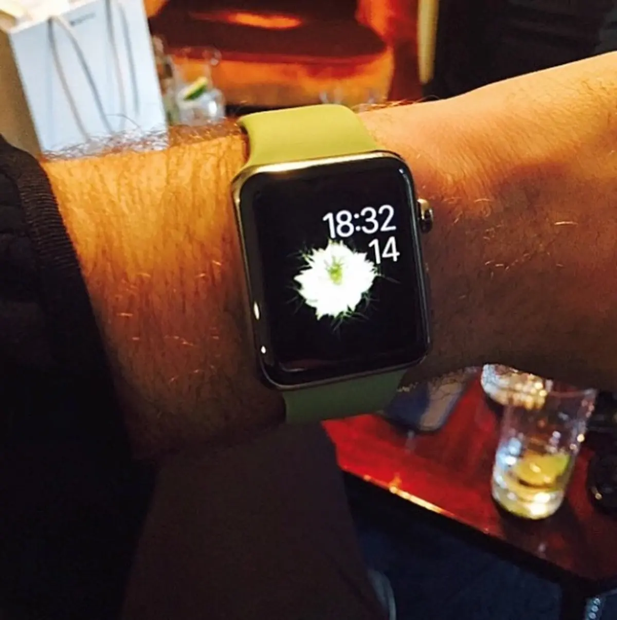 今日の画像: サム・スミスも Apple Watch を持っていて、とても幸せそうです。