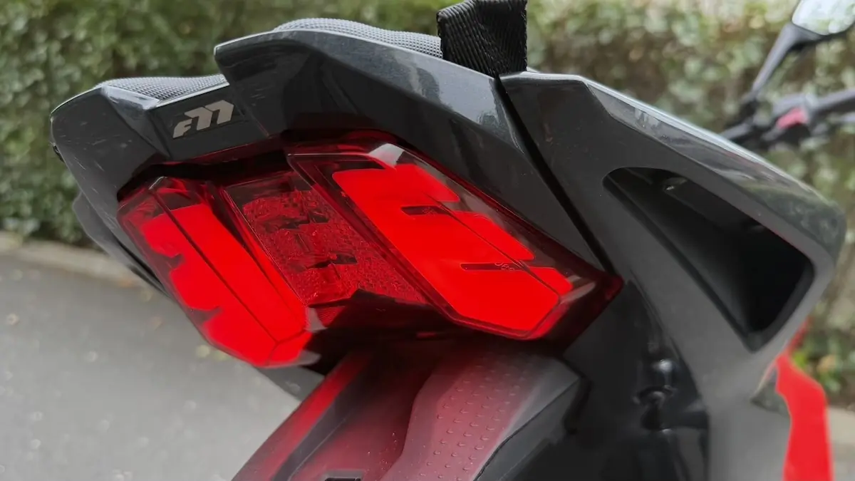 Essai Ultraviolette F77 Mach 2, une moto &eacute;lectrique convaincante mais pas sans d&eacute;fauts