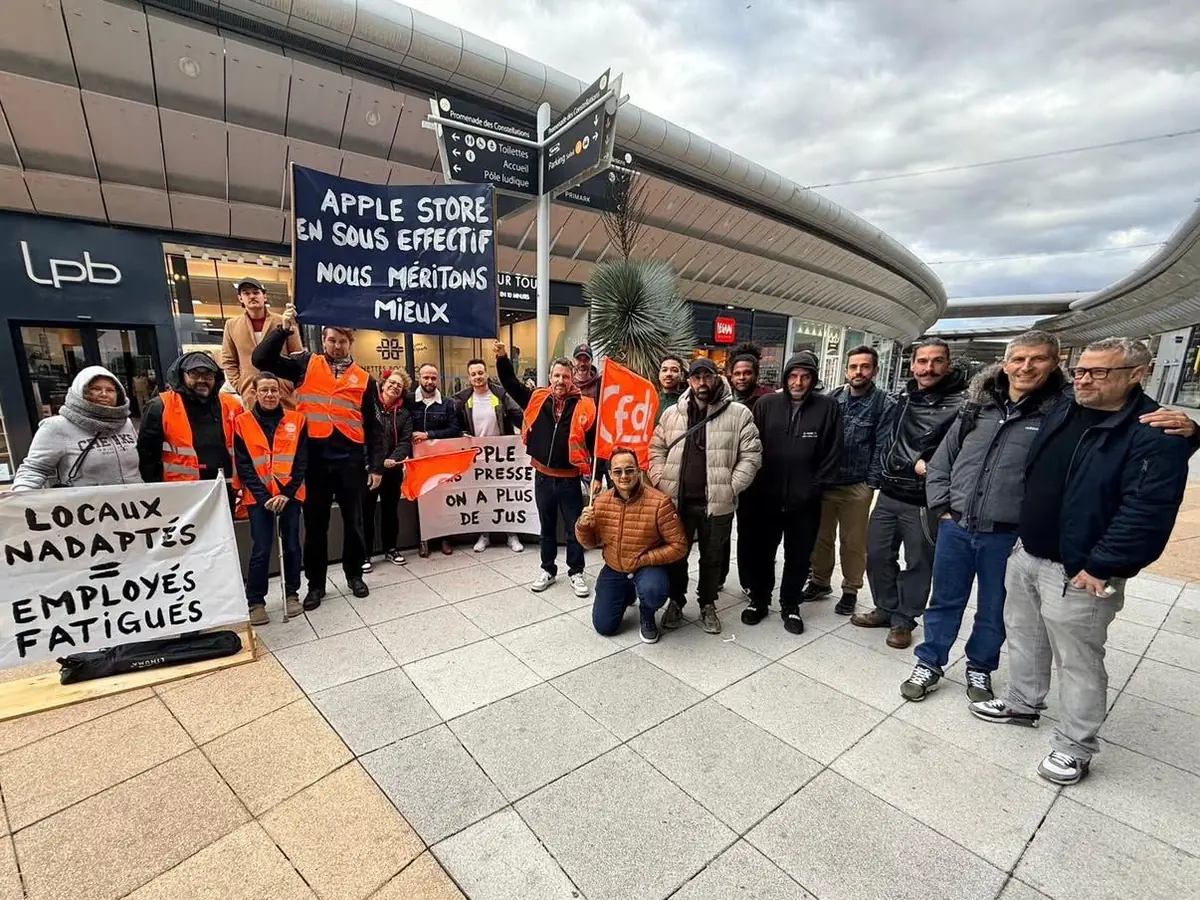 iPhone Duo&nbsp;: on est all&eacute;s chercher le n&ocirc;tre dans un Apple Store en gr&egrave;ve