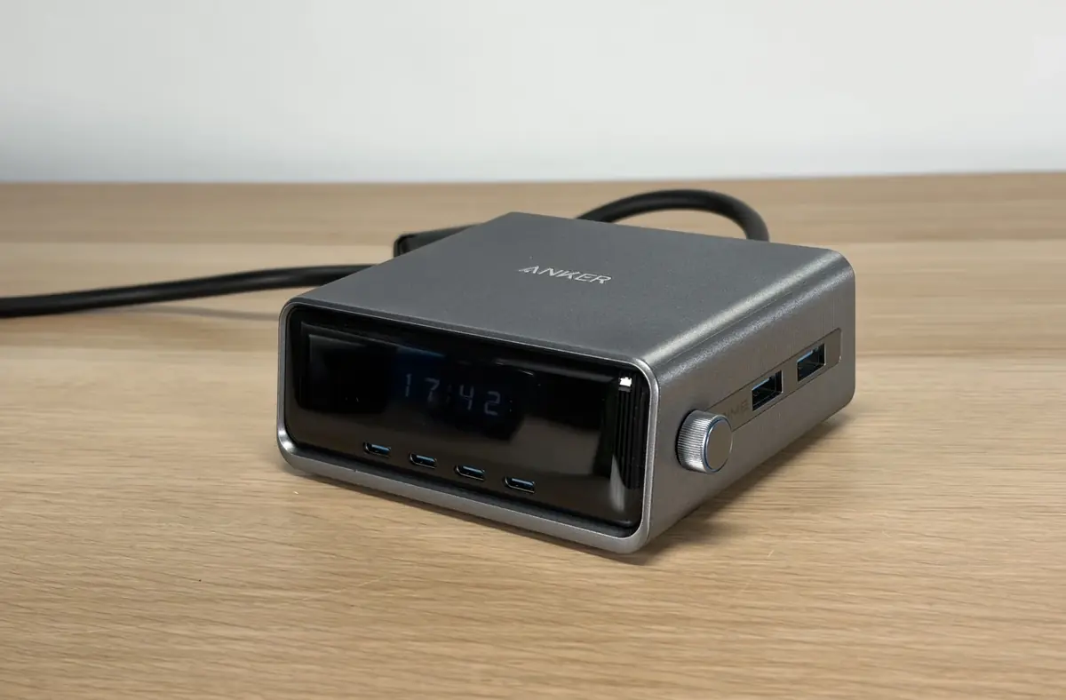 Depuis que je l'ai adopt&eacute;, il n'a pas quitt&eacute; mon bureau