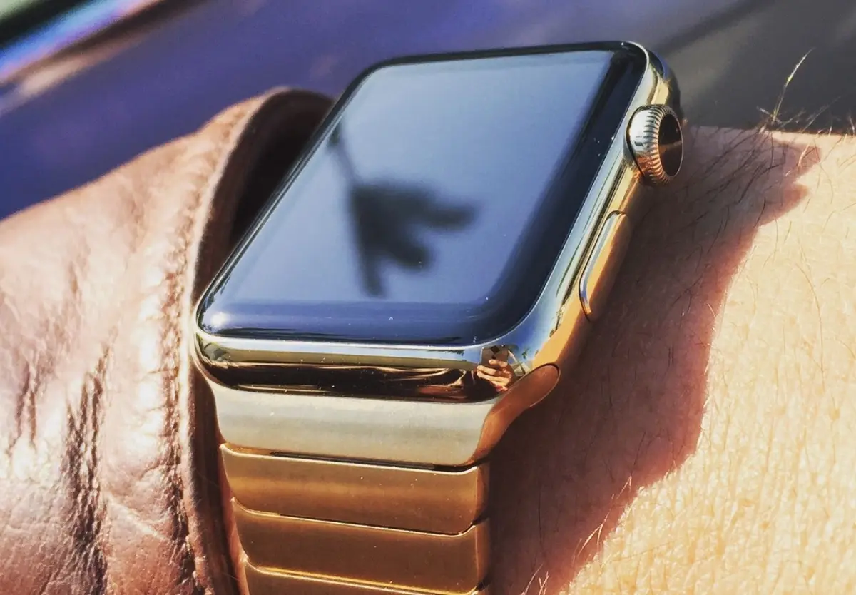 Insolite : on peut commander une Apple Watch "plaquée or" pour ressembler à Kanye West