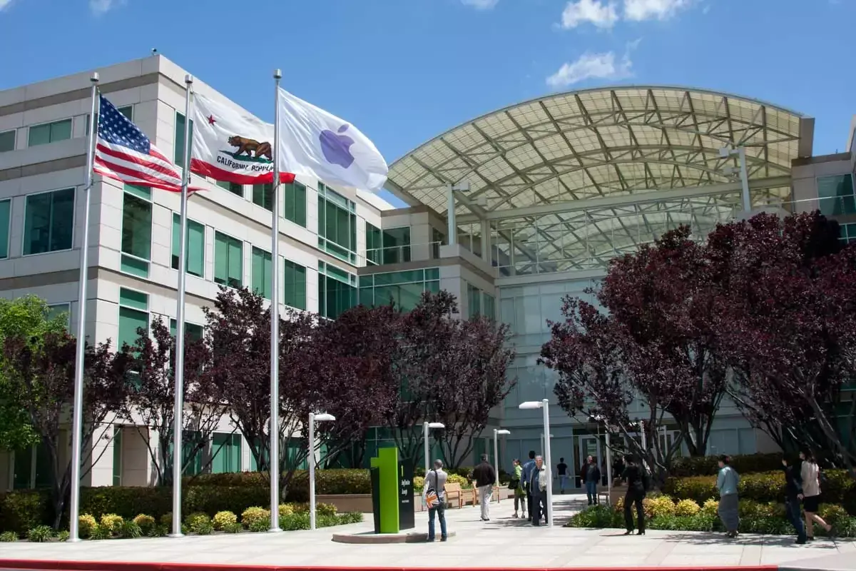 Une visite guidée du Campus d'Apple aux enchères pour la bonne cause