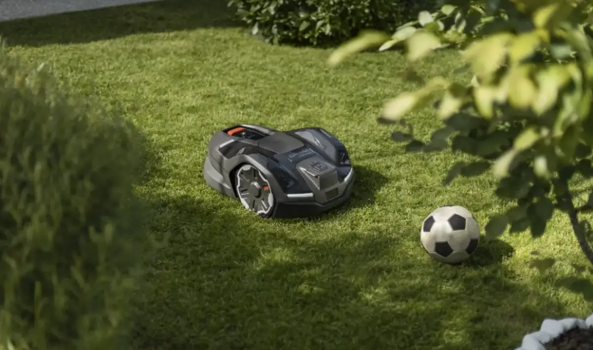 Husqvarna robot tondeuse foot Euro 2024