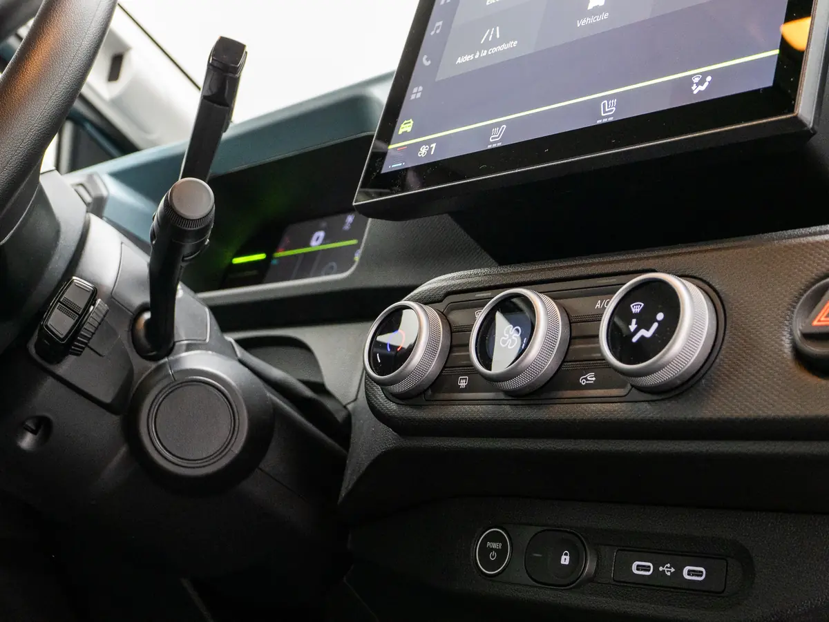 Nouvelle Dacia Spring (2027)&nbsp;: Fabriqu&eacute;e en Europe, CarPlay Sans Fil et V2L pour Moins de 20 000&nbsp;&euro;&nbsp;!