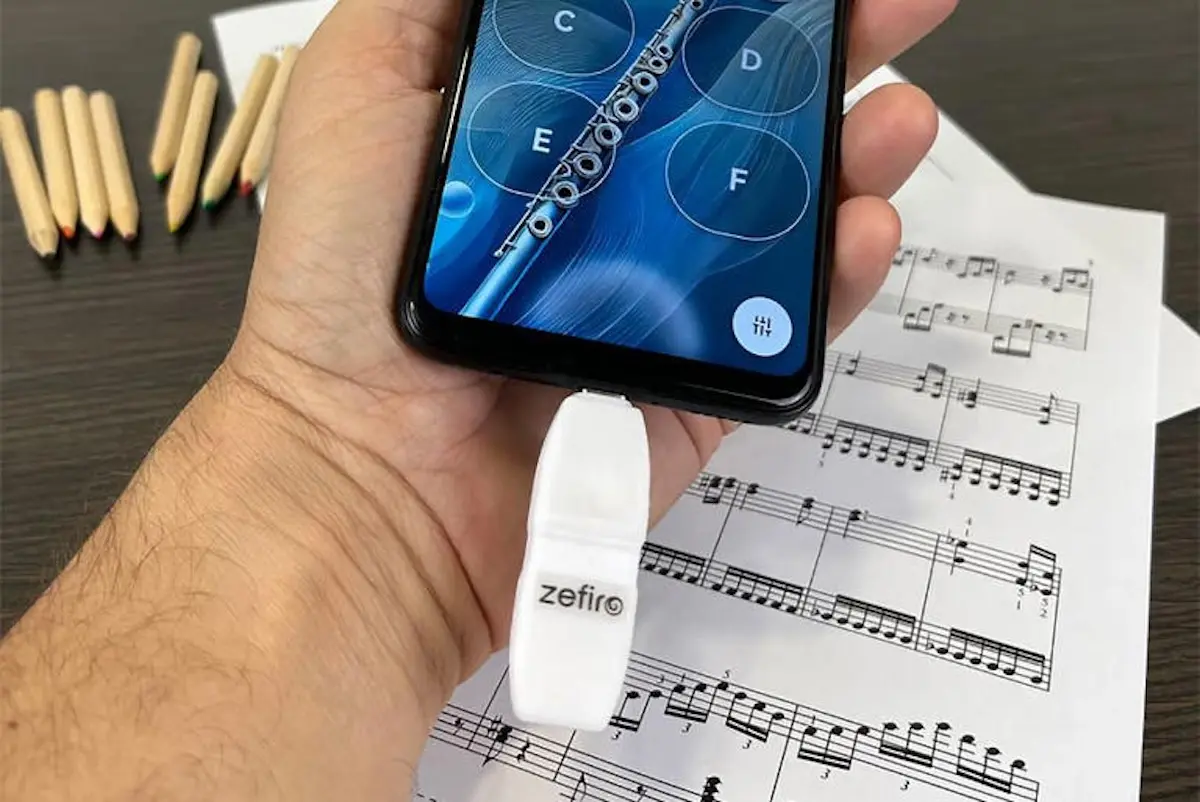 Votre iPhone devient une flûte ou un saxo grâce à ce petit bidule génial