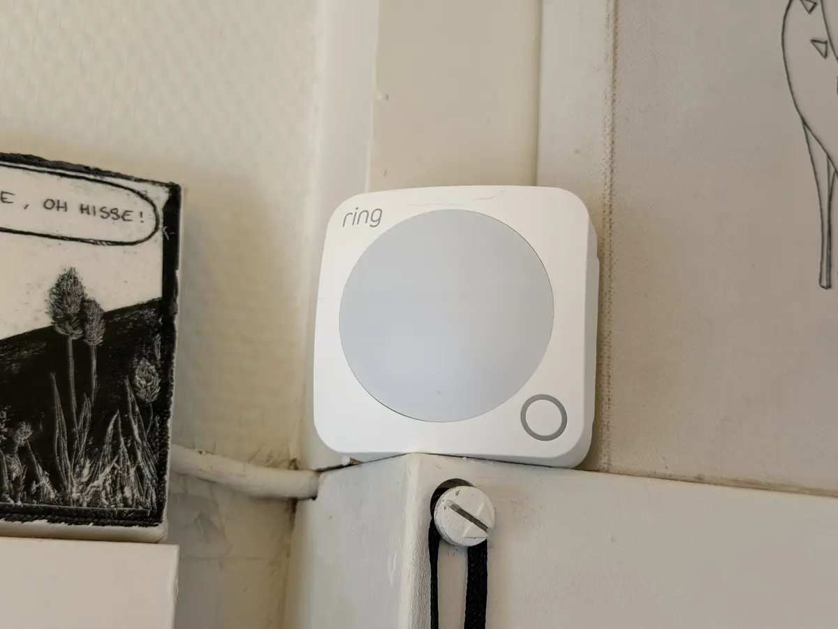 Le capteur de mouvement fonctionne lui aussi sur batterie