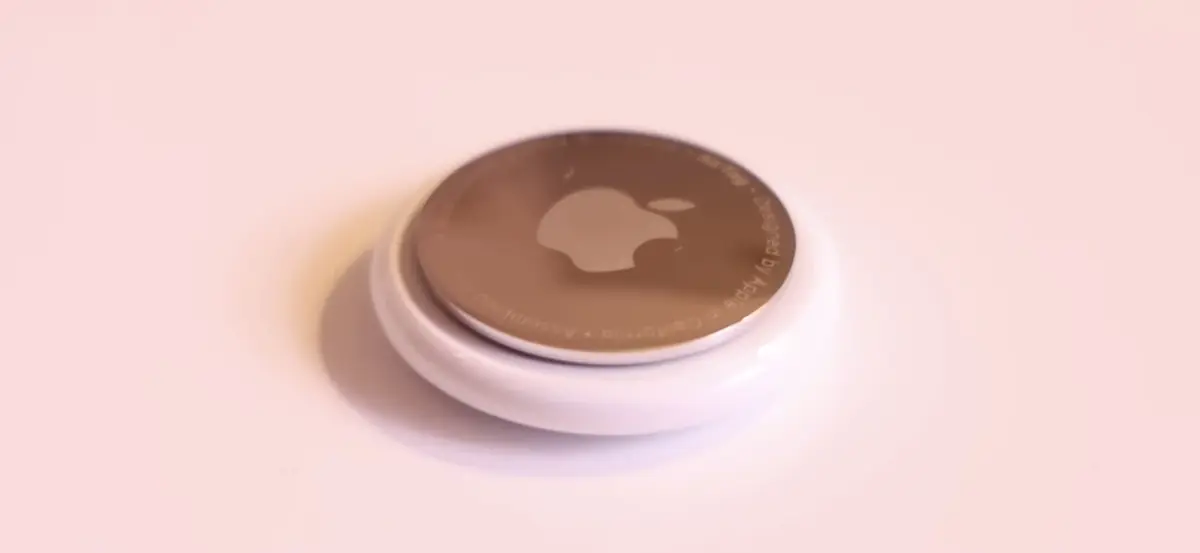 Test comparatif&nbsp;: Chipolo ou AirTag&nbsp;? 5 raisons d'oublier le traqueur d'Apple
