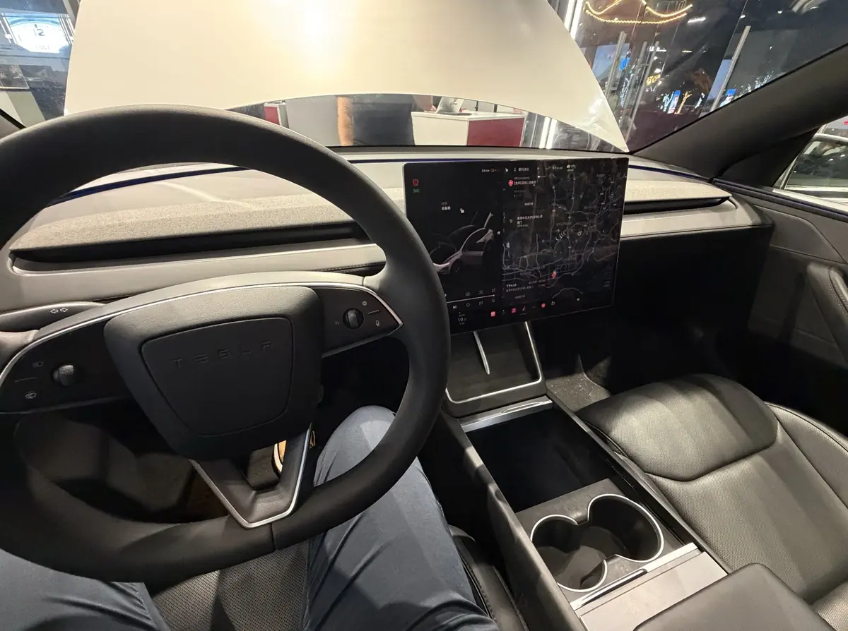 J&rsquo;ai enfin vu le Tesla Model Y L 6 places, parfait pour les familles&nbsp;? (vid&eacute;o)