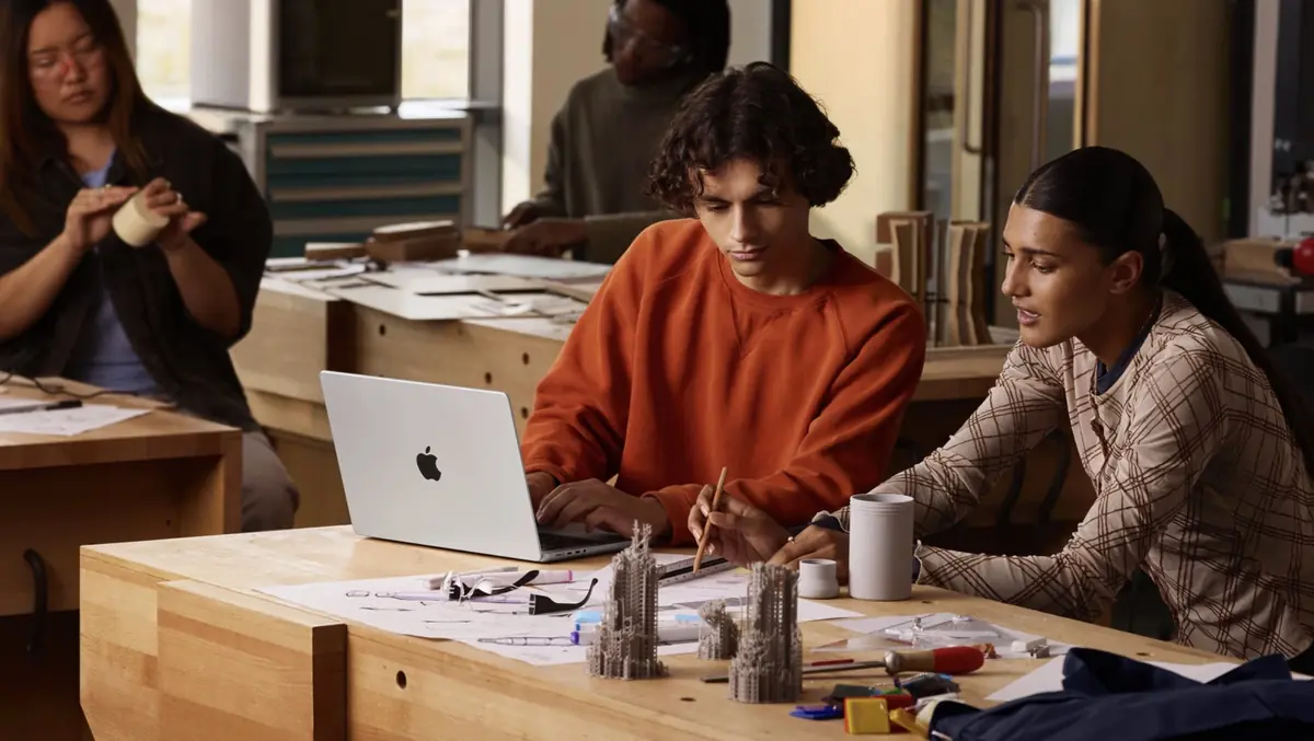 Le MacBook Pro M5 Max atomise un Ryzen Threadripper Pro 9995WX &agrave; 96 coeurs, mais pas les RTX