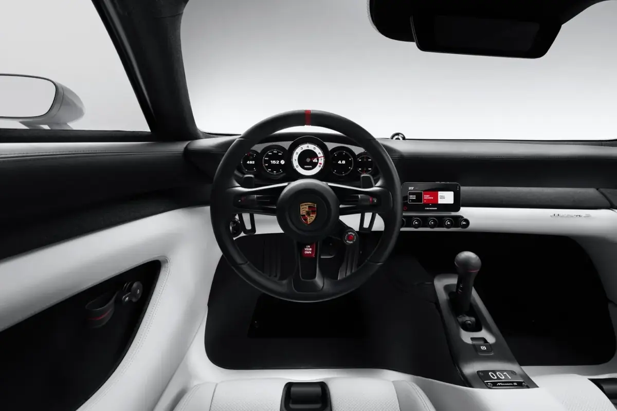 Porsche Mission S&nbsp;: le seul &eacute;cran de cette supercar, c'est votre iPhone en MagSafe