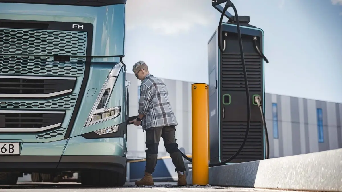 Volvo d&eacute;voile un camion &eacute;lectrique capable de rouler 700 km sur une charge