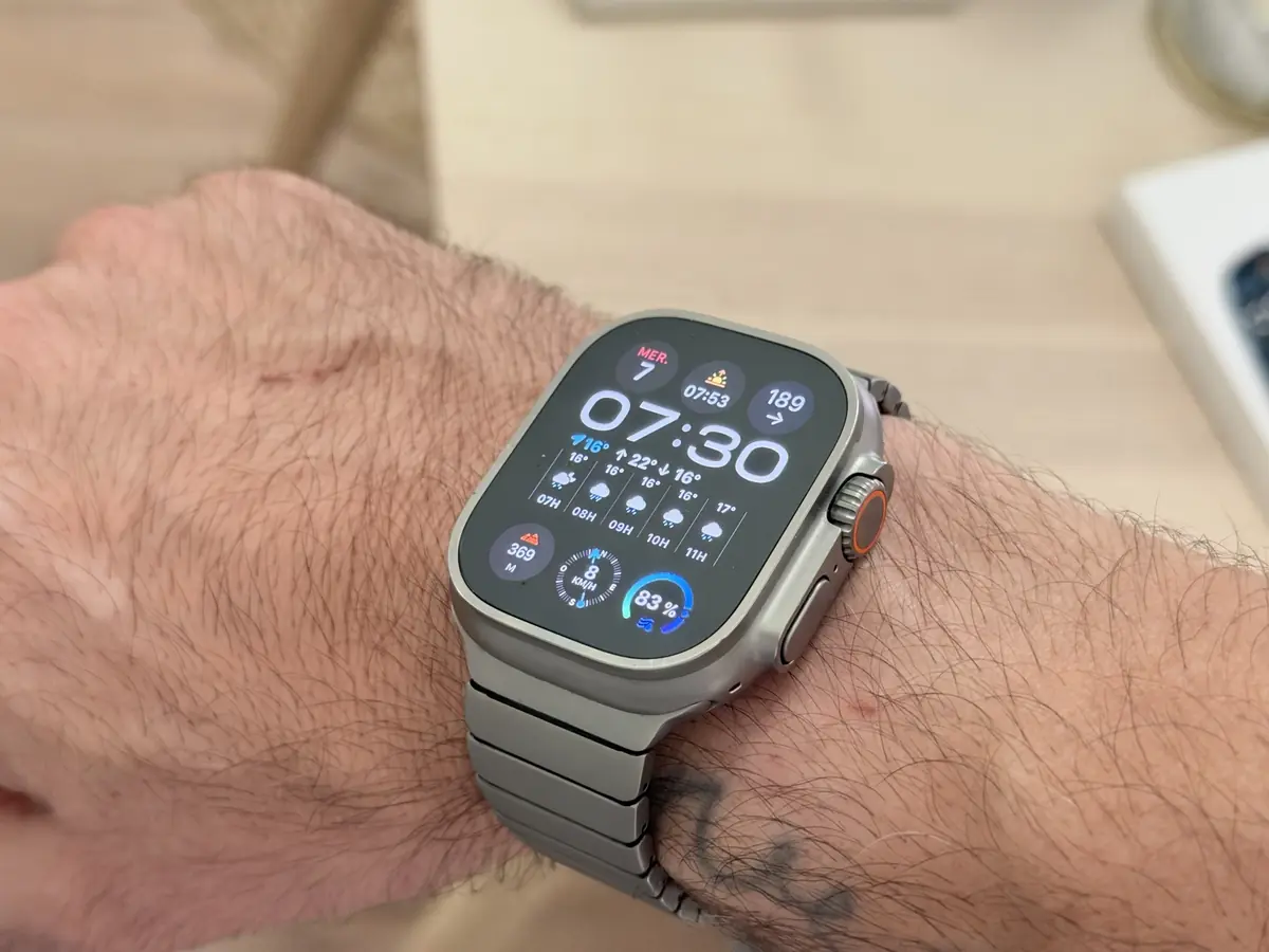 Prise en main du KUXIU Natural Titanium, un bracelet &agrave; maillons en titane pour Apple Watch