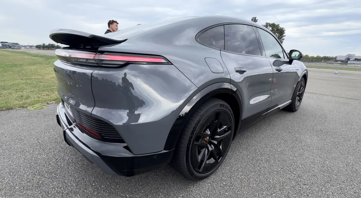 Essai Porsche Cayenne &eacute;lectrique&nbsp;: circuit, off-road, recharge, 1000CV... il nous a bluff&eacute;s&nbsp;!