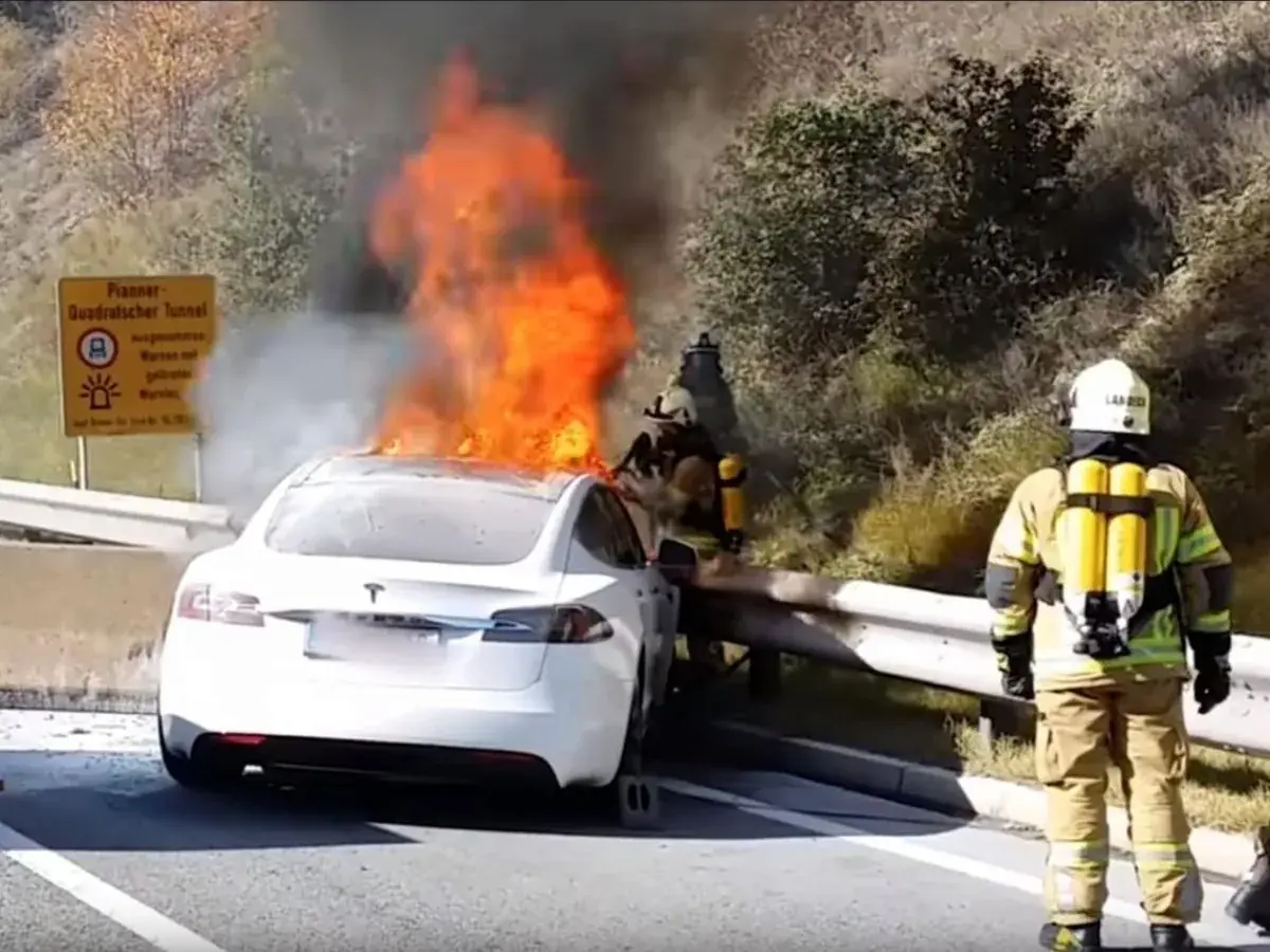 Incendie v&eacute;hicule &eacute;lectrique