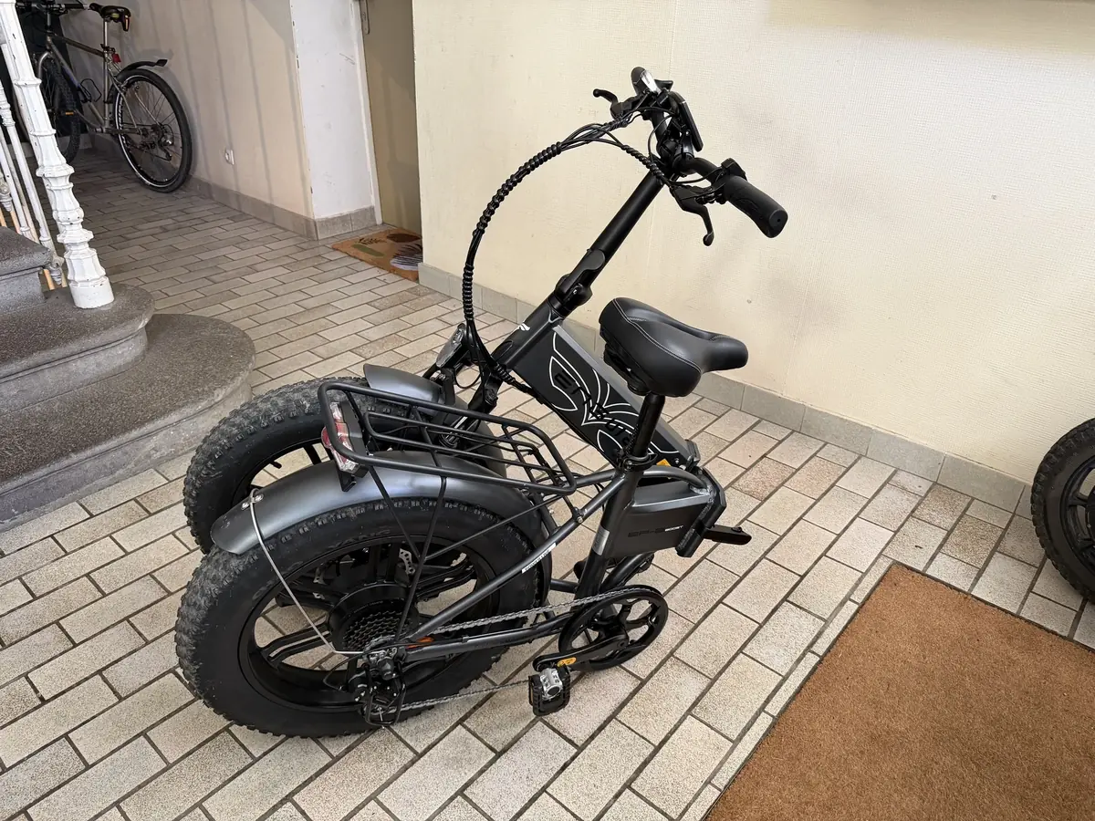 Une fois plié, il vous faudra quand même un grand coffre pour le déplacer