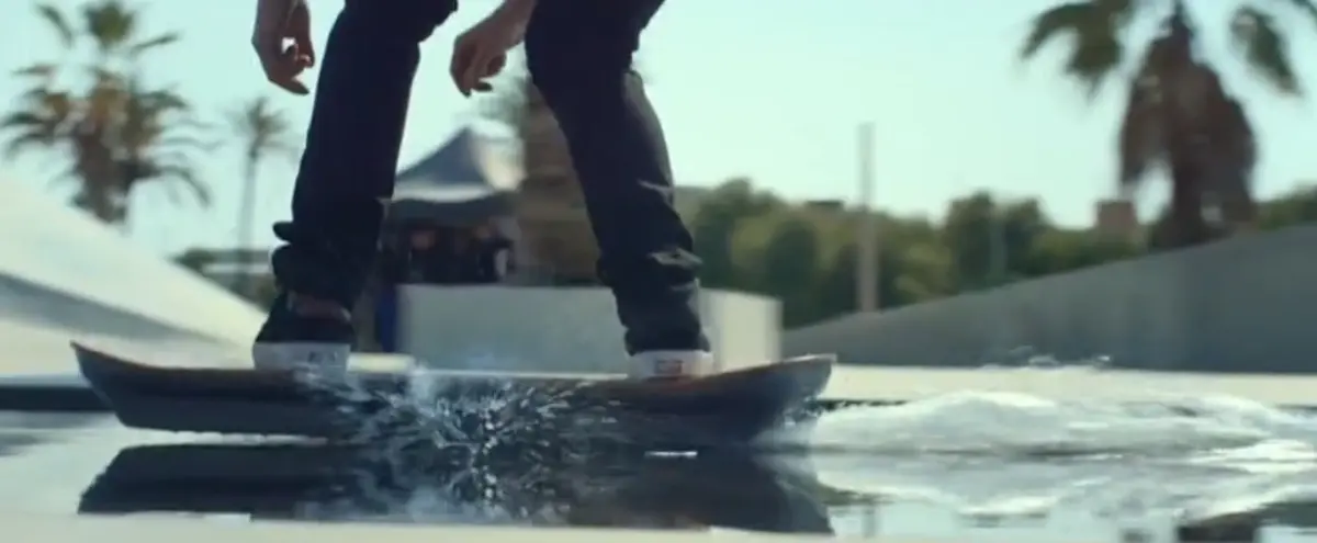 #חנון: סוף סוף סרטון של לקסוס Hoverboard "המיתולוגי" בפעולה (ומעל המים)