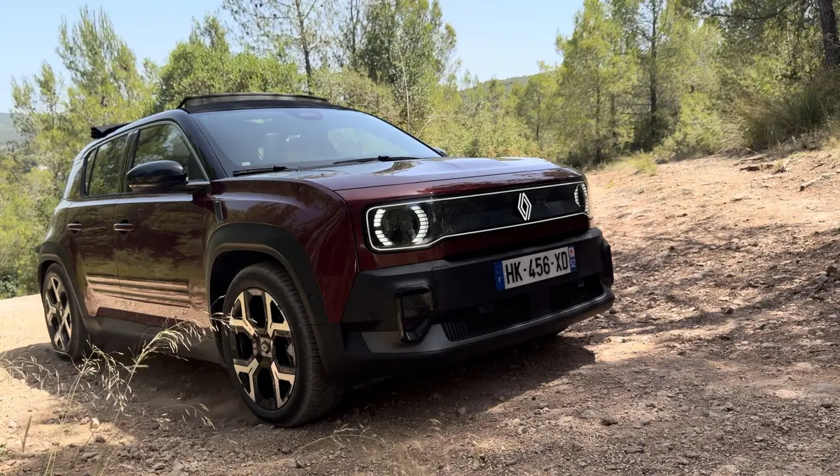 Essai Renault 4 "Plein Sud"&nbsp;: toit ouvrant, surf et off-road... plus cool que la R5&nbsp;?