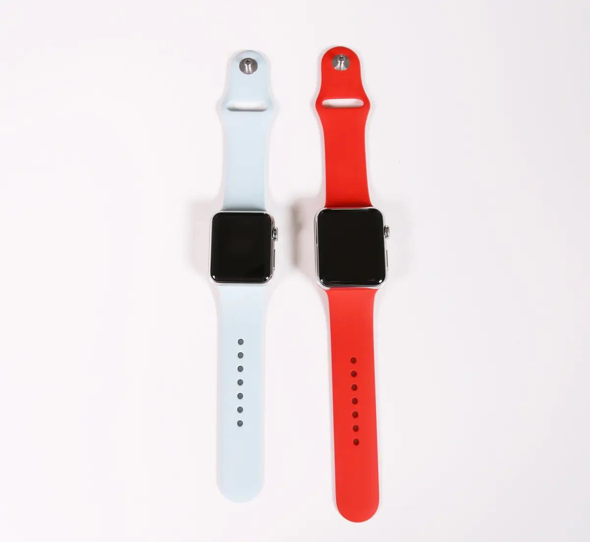 En photos : les nouveaux bracelets sport rouge (RED) et turquoise de l'Apple Watch