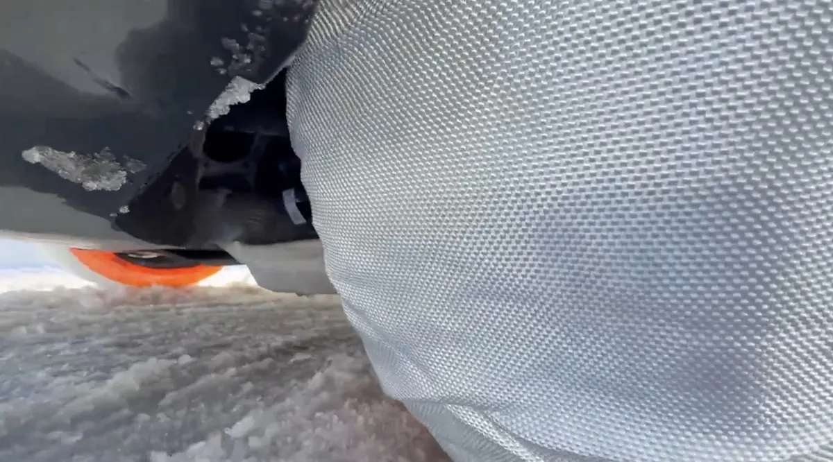 On a plant&eacute; une Polestar 4 Propulsion dans la neige pour tester les chaussettes ISSE (vid&eacute;o)