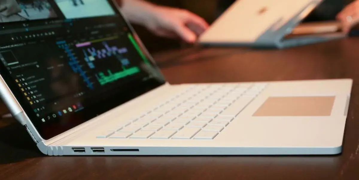 Le Surface Book de Microsoft serait "deux fois plus rapide qu'un MacBook Pro"