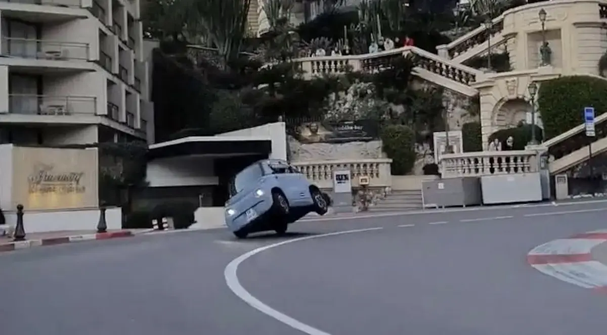Qui se souvient de cet ado qui avait retourné sa Citroën Ami dans les rues de Monaco ?