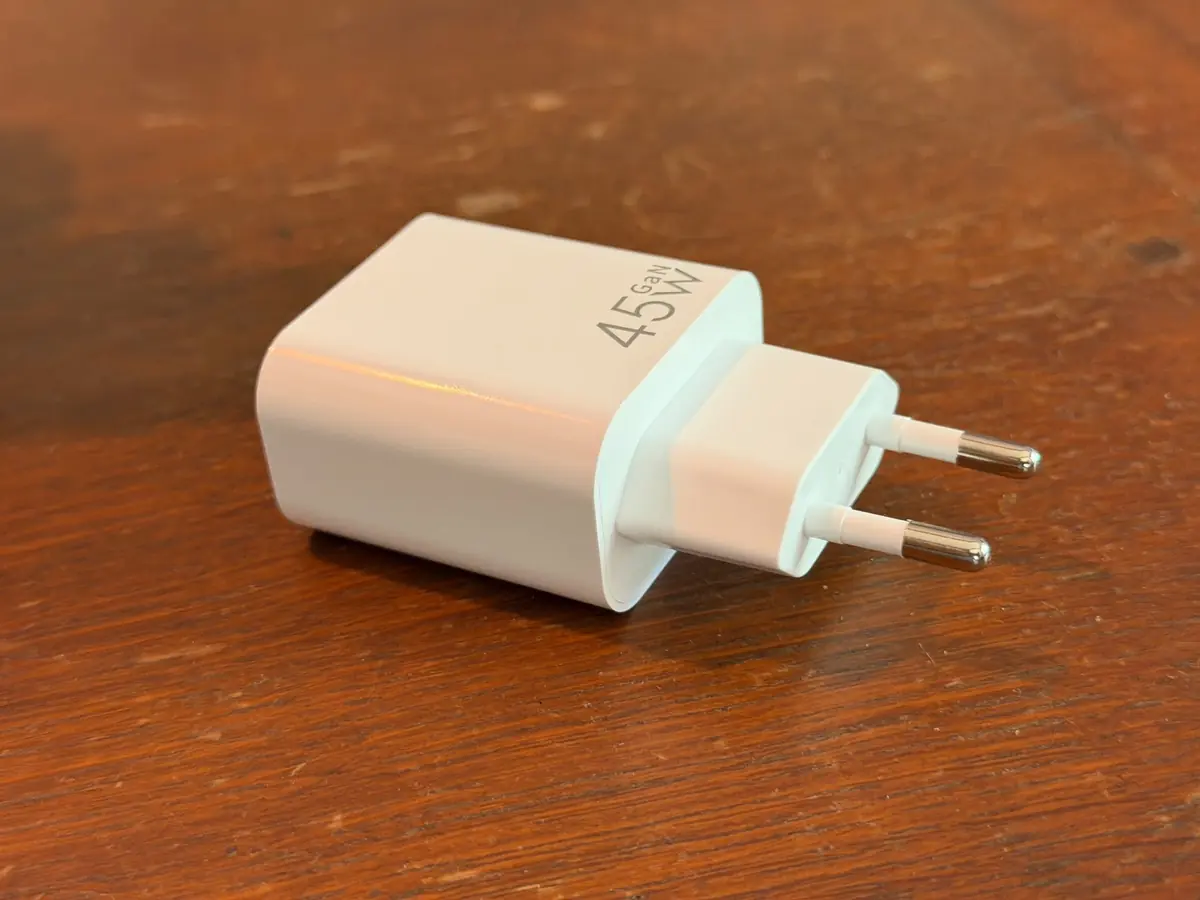 Test du Kuxiu D5, le chargeur MagSafe qui garde votre iPhone au frais