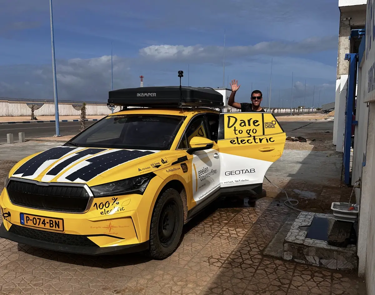 Ils traversent l'Afrique en voiture électrique ! Interview des VanLifers "4x4Electric"