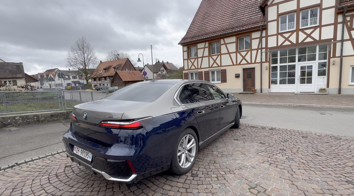 Essai BMW i7 : PS5, écran 8K, CarKey... plus techno que Tesla ?
