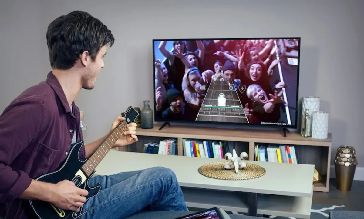 Guitar Hero זמין ב