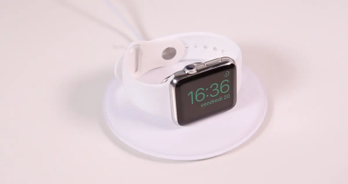 Test express de la nouvelle station de recharge officielle de l'Apple Watch