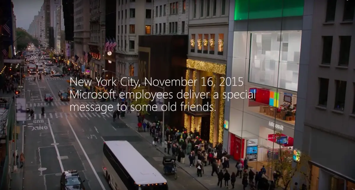 La vidéo du jour : quand Microsoft fait la paix avec Apple devant le Cube de New York